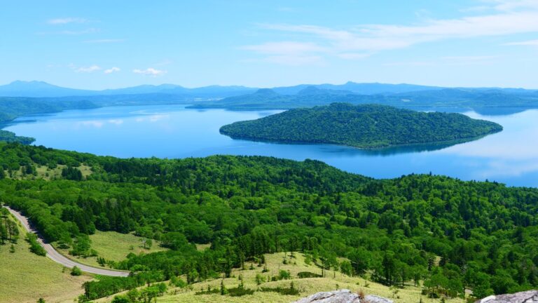 日本最大的火山口湖
面積約79k㎡/大小足以完全覆蓋東京山手線