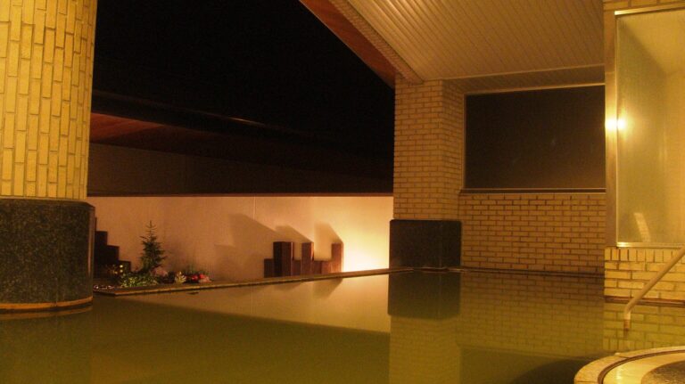 可以享受來自地下1000m深處的屈斜路溫泉的奢華體驗