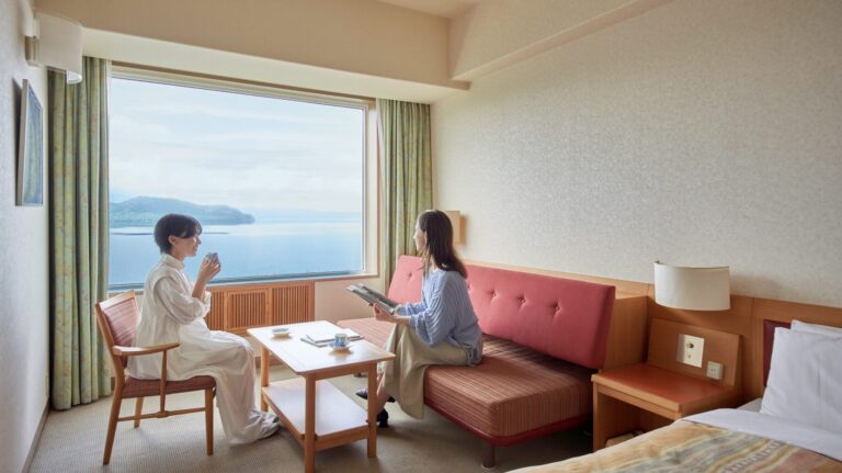 所有客房都能欣賞到屈斜路湖的湖面美景。