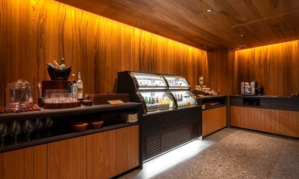 貴賓休息室：以香醇四溢的法壓壺咖啡，營造悠閒放鬆的時光。