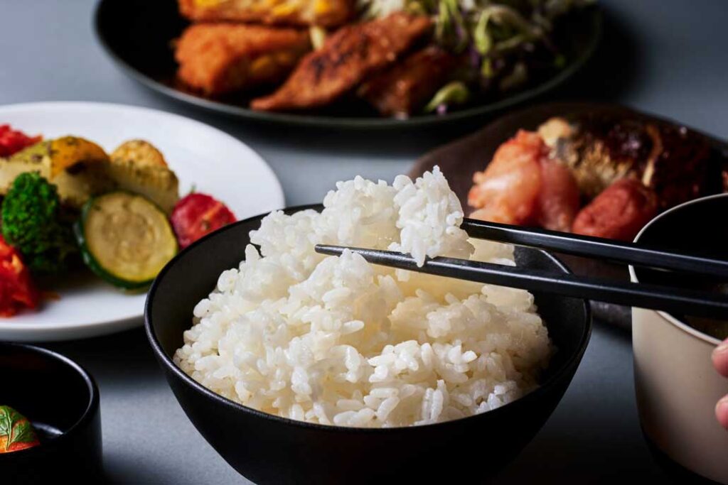直接採購的北海道產「七星米」，搭配豐富的配菜更加美味。